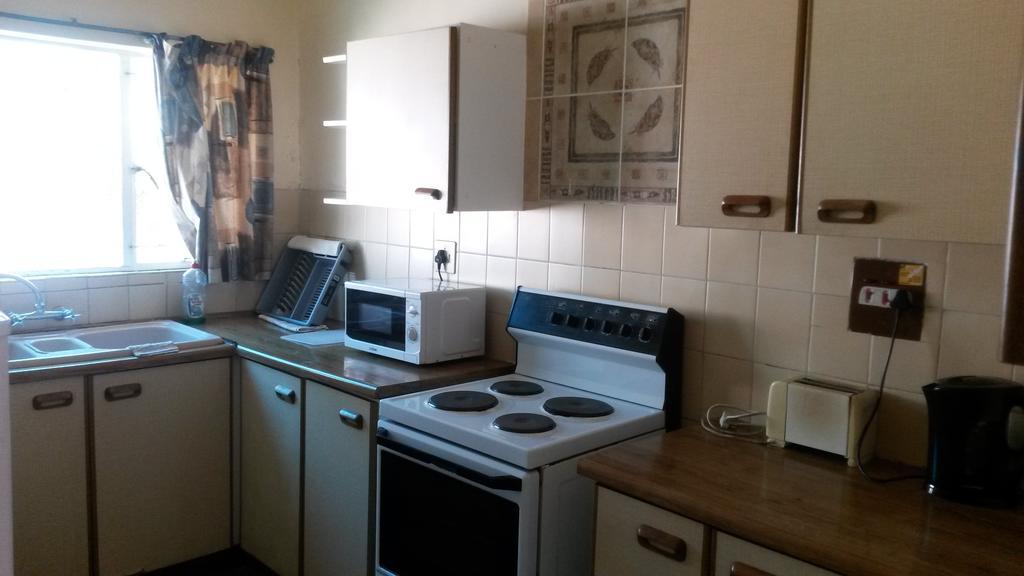Boer En Brit Self Catering Accommodation Guesthouse レディスミス エクステリア 写真